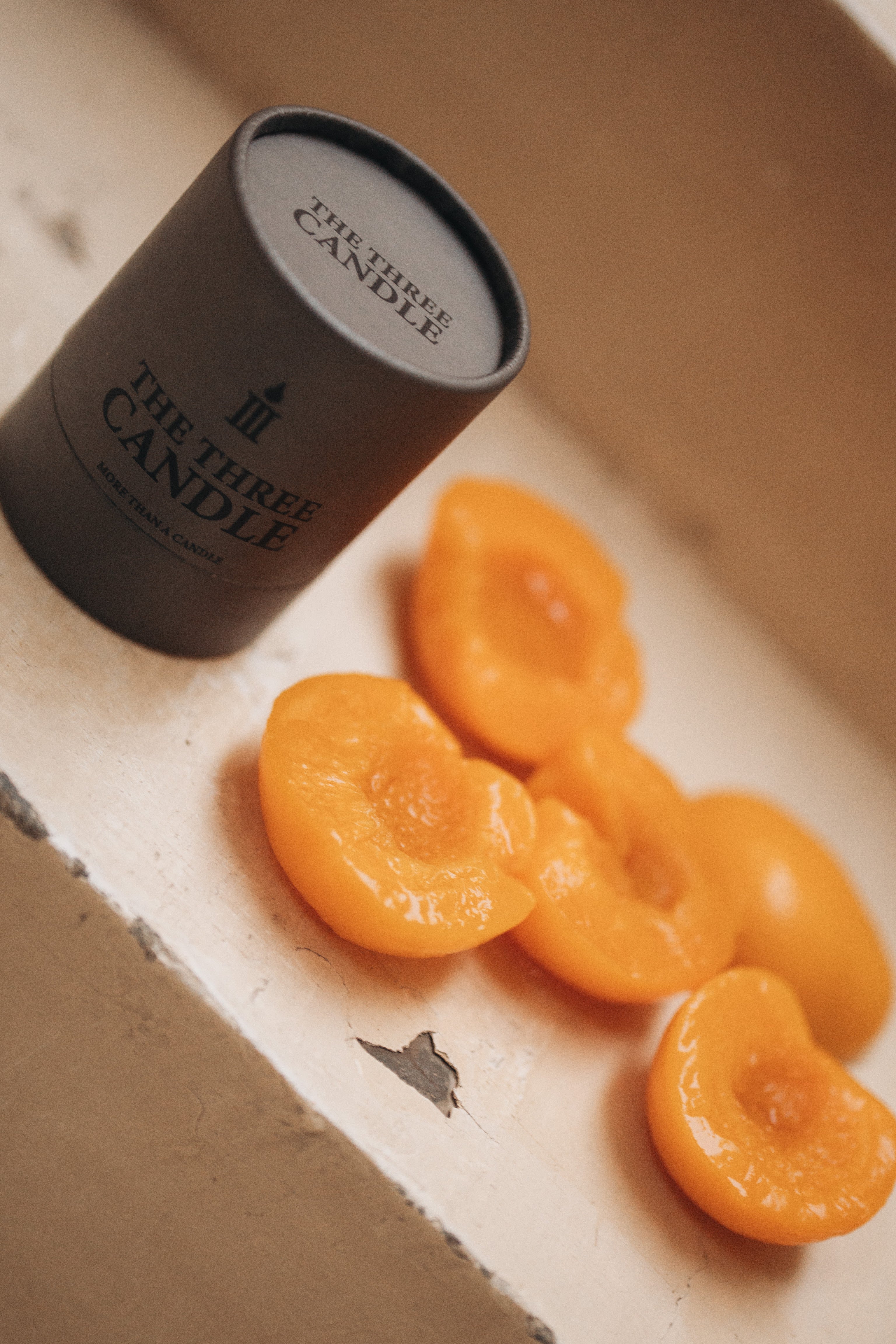 SLOW DOWN Body Serum Candle (Peach)